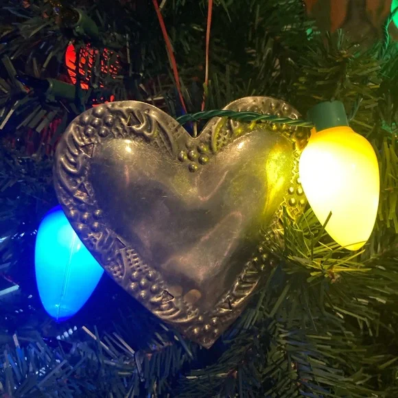 Antique silver plated decorative heart shaped ornament/pendant (Vintage style) - Picture 5 of 16